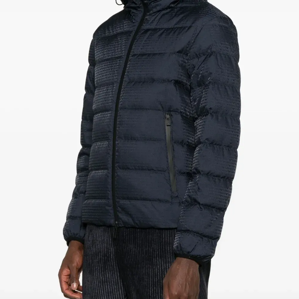 Куртка с логотипом