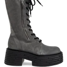 Ботинки на шнуровке