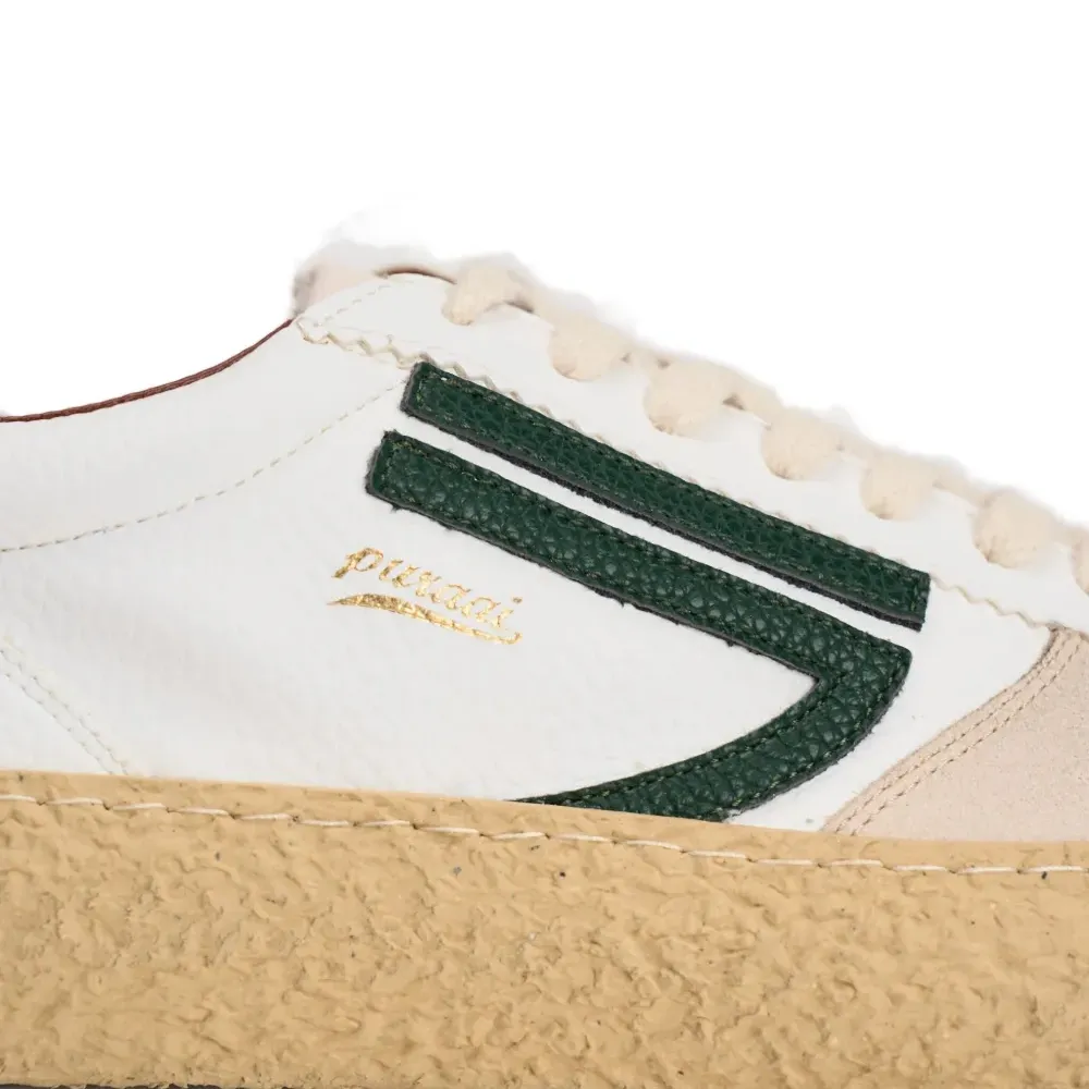 Кроссовки со шнуровкой и полосками