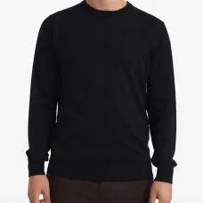 Свитер с круглым вырезом