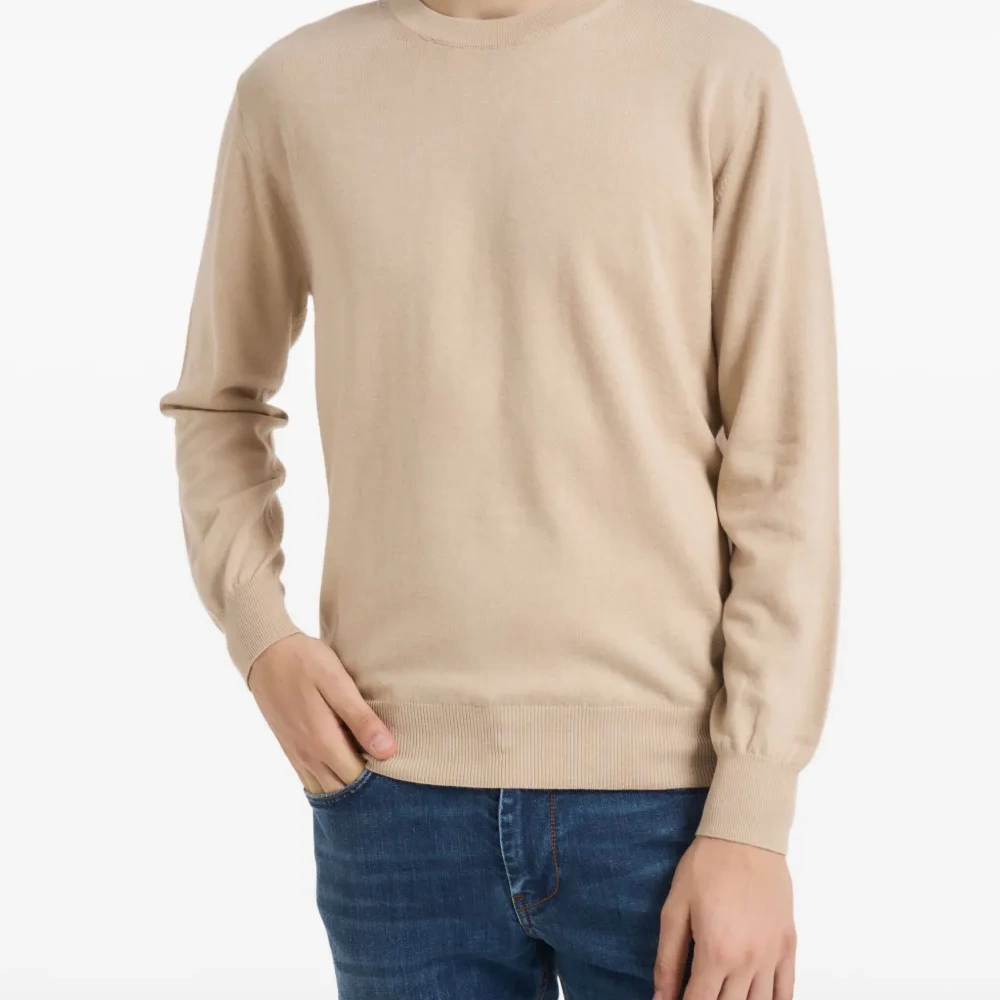 Свитер с круглым вырезом