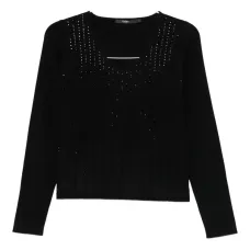 Джемпер, украшенный стразами