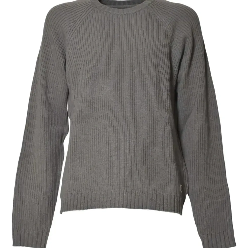 Вязаный свитер с круглым вырезом