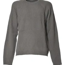 Вязаный свитер с круглым вырезом