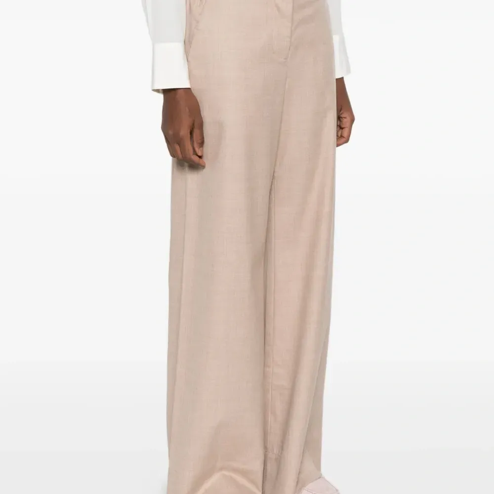 Брюки на пуговицах