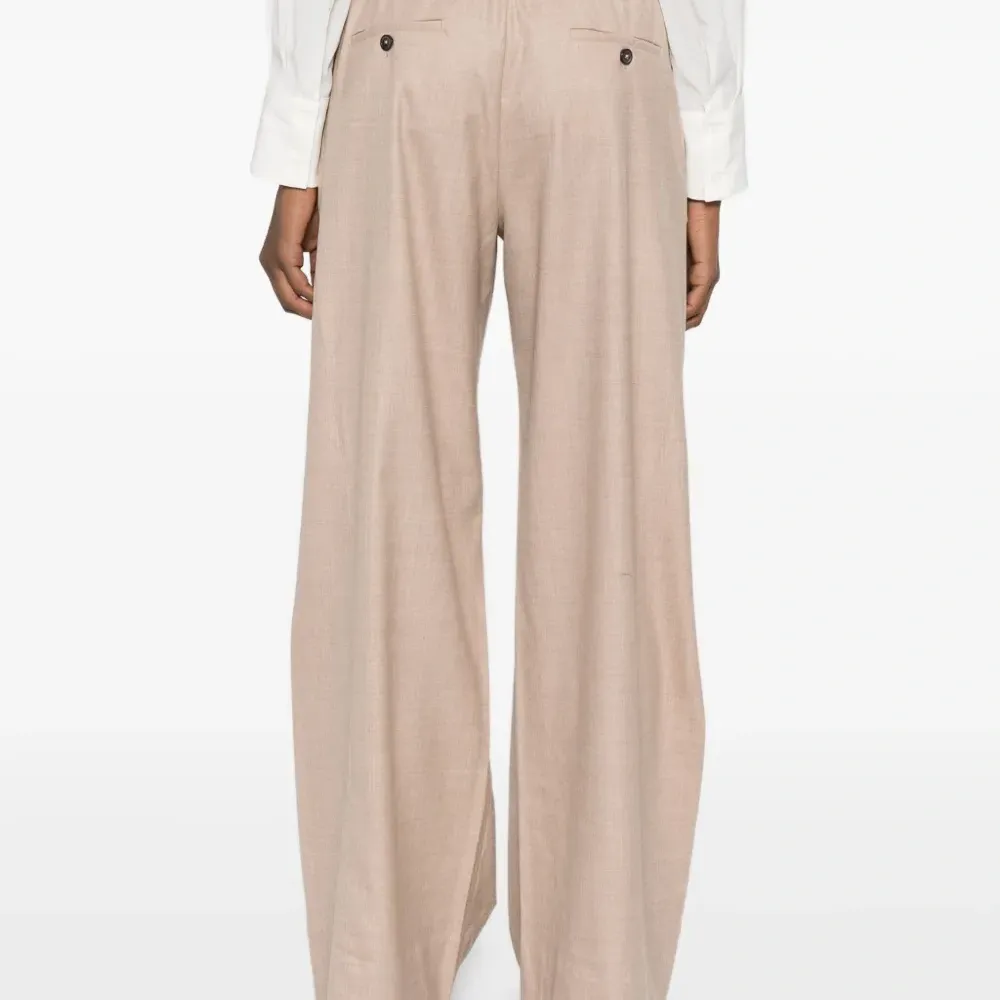 Брюки на пуговицах