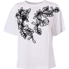 Футболка с цветочной вышивкой