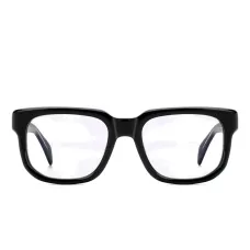 Очки в квадратной оправе