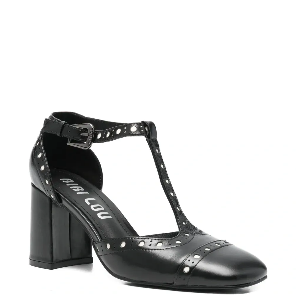 Кожаные туфли с украшением в виде заклёпок Кожаные туфли с украшением в виде заклёпок