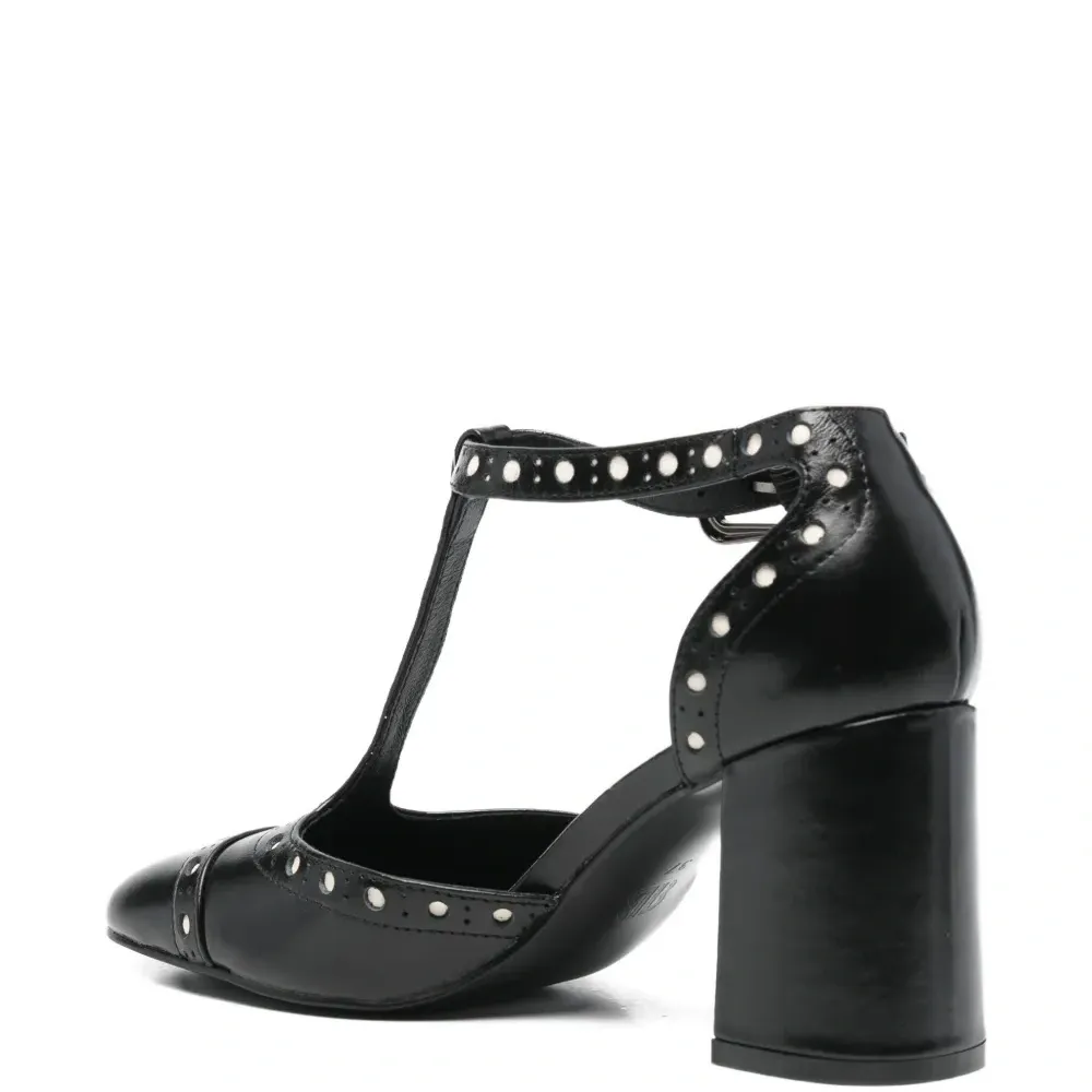 Кожаные туфли с украшением в виде заклёпок Кожаные туфли с украшением в виде заклёпок