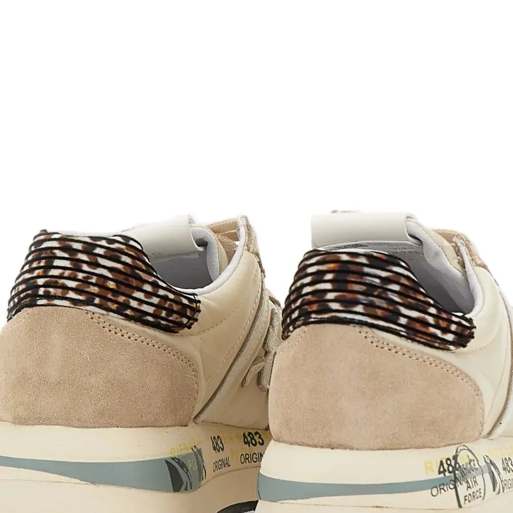 Кроссовки Conny