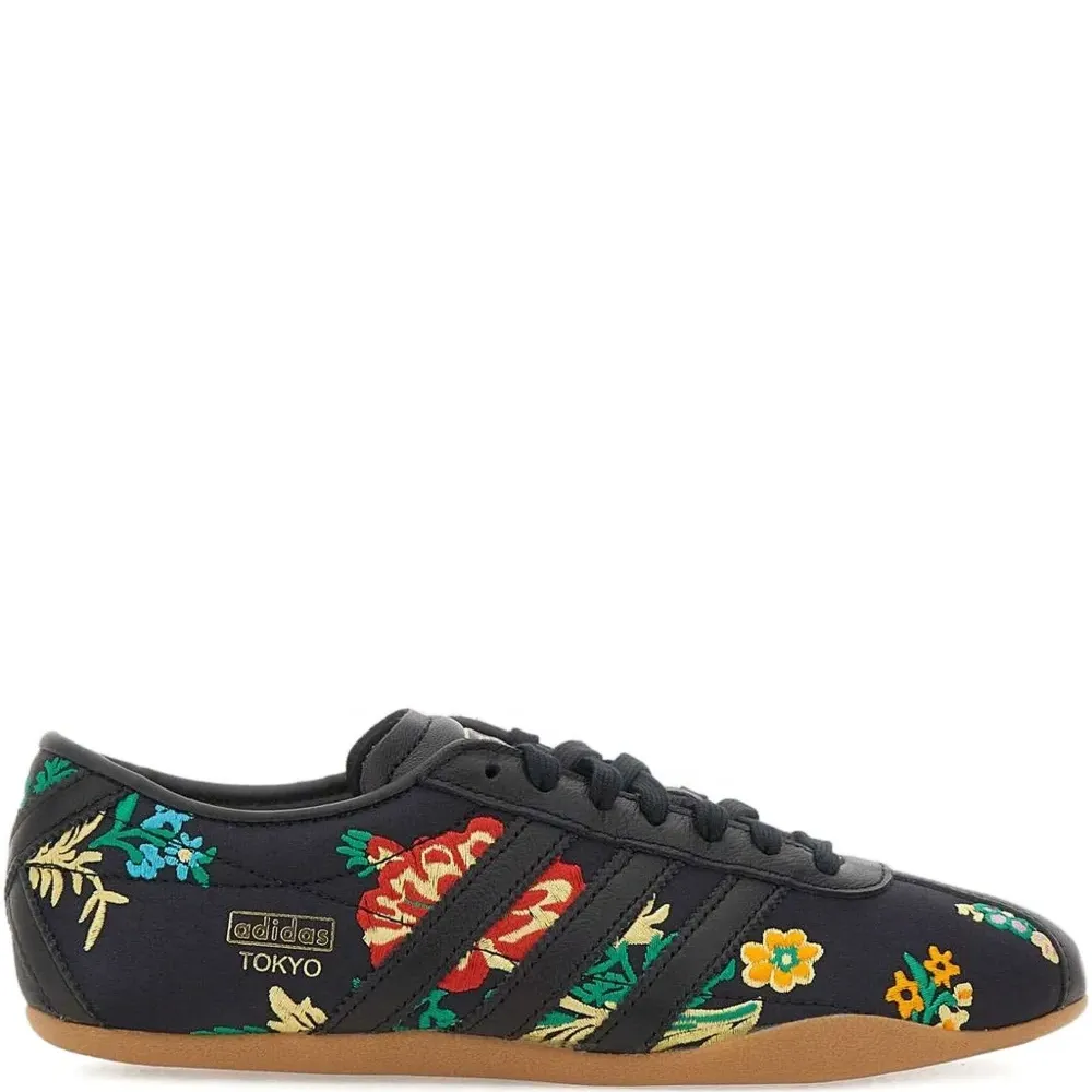 Кроссовки на шнуровке с цветочной вышивкой