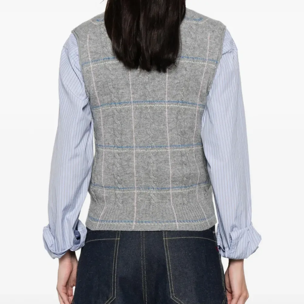 Жилет в клетку из трикотажа