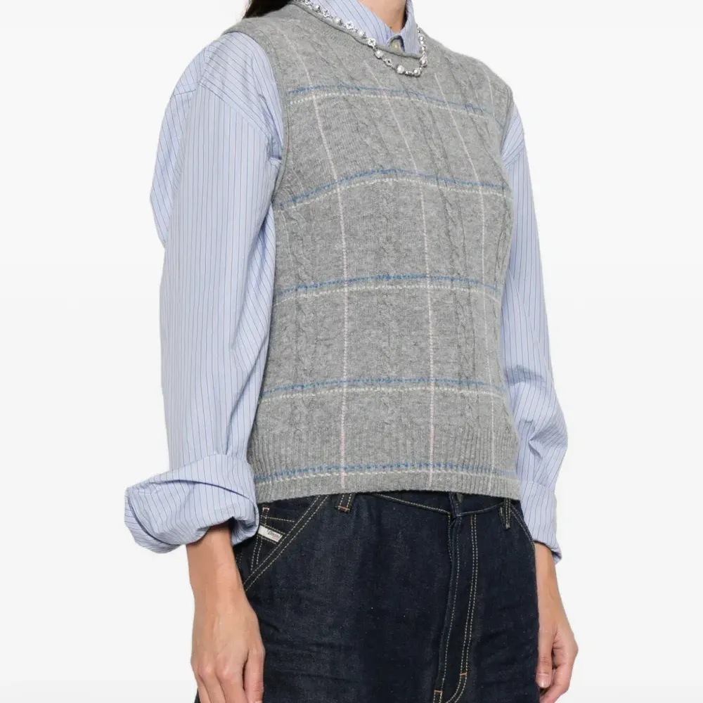 Жилет в клетку из трикотажа