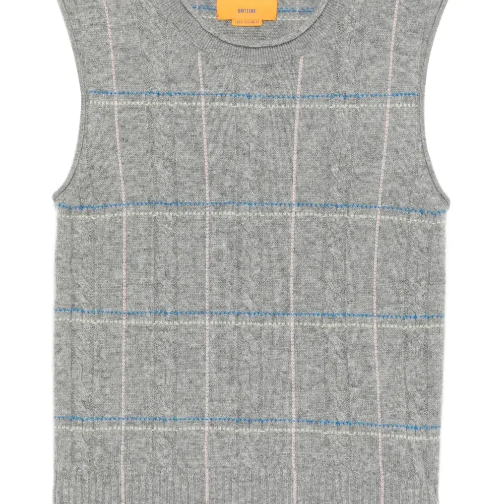 Жилет в клетку из трикотажа