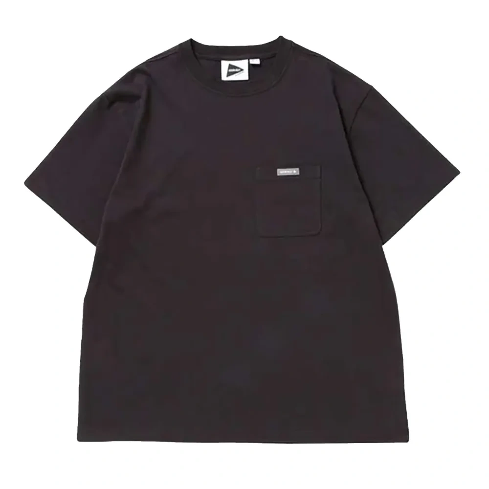 Футболка с карманом и принтом