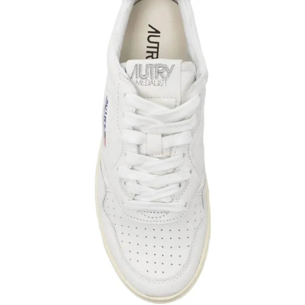 Кожаные кеды с перфорированными вставками Кожаные кеды с перфорированными вставками