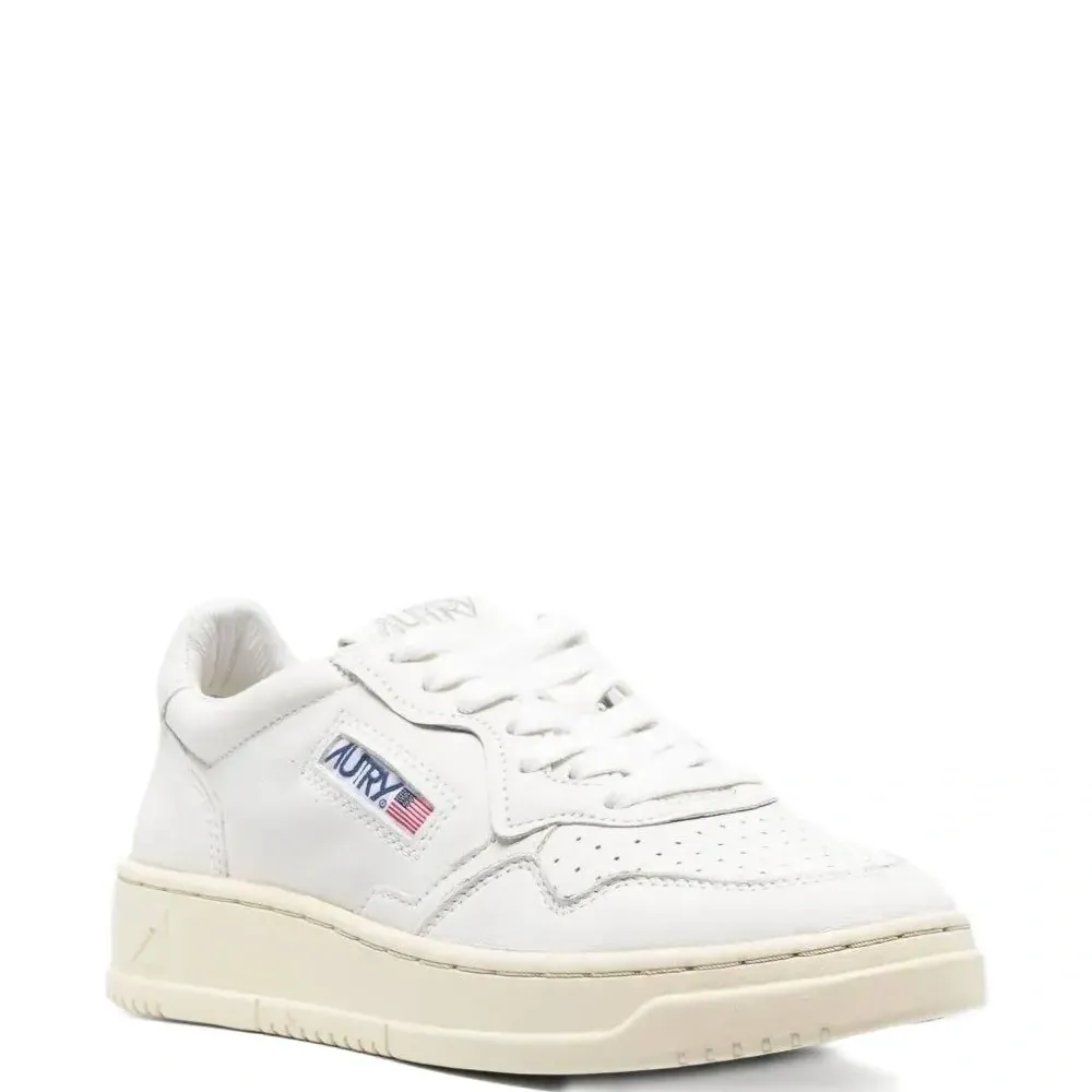 Кожаные кеды с перфорированными вставками Кожаные кеды с перфорированными вставками