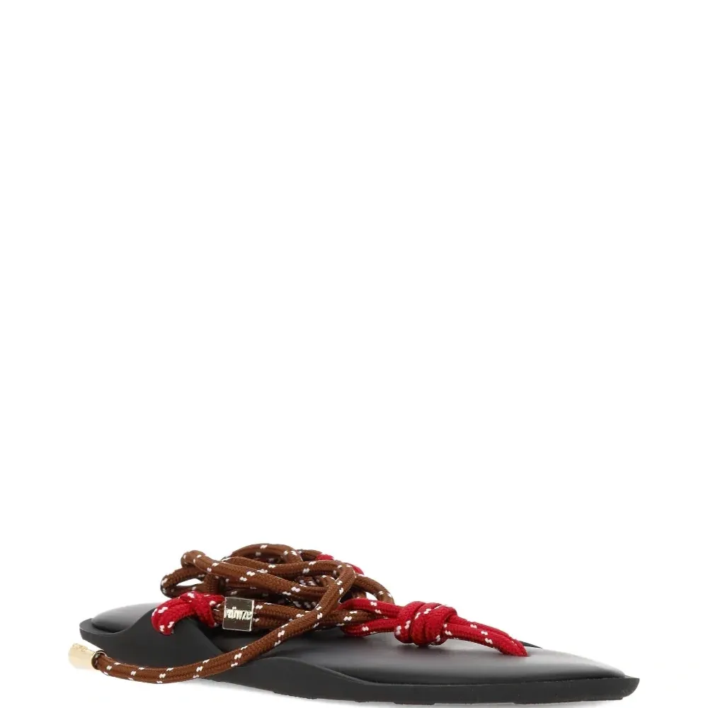 Сандалии на плоской подошве