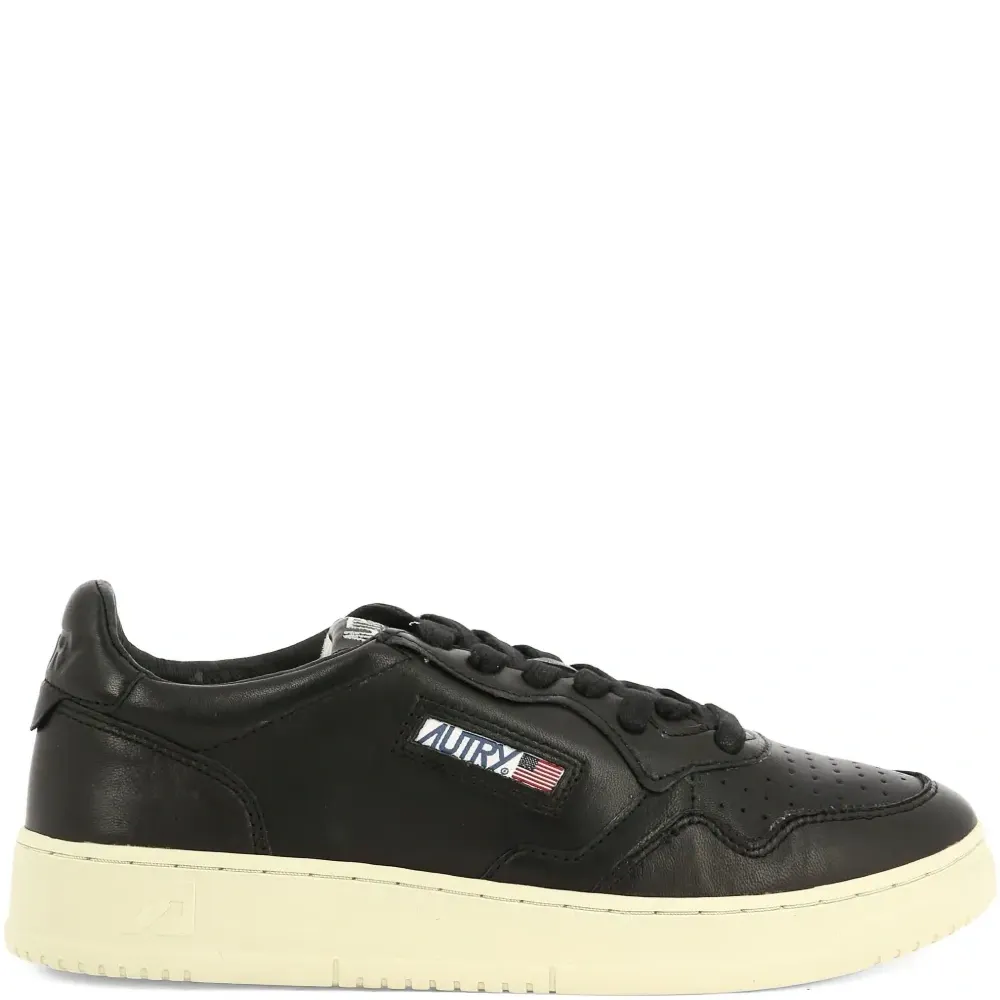 Кожаные кеды с перфорацией