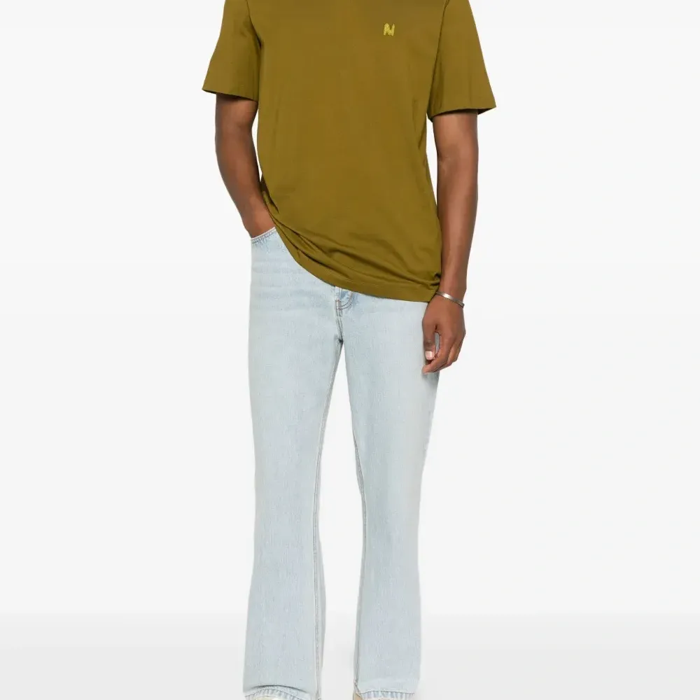 Футболка с вышитым логотипом Футболка с вышитым логотипом