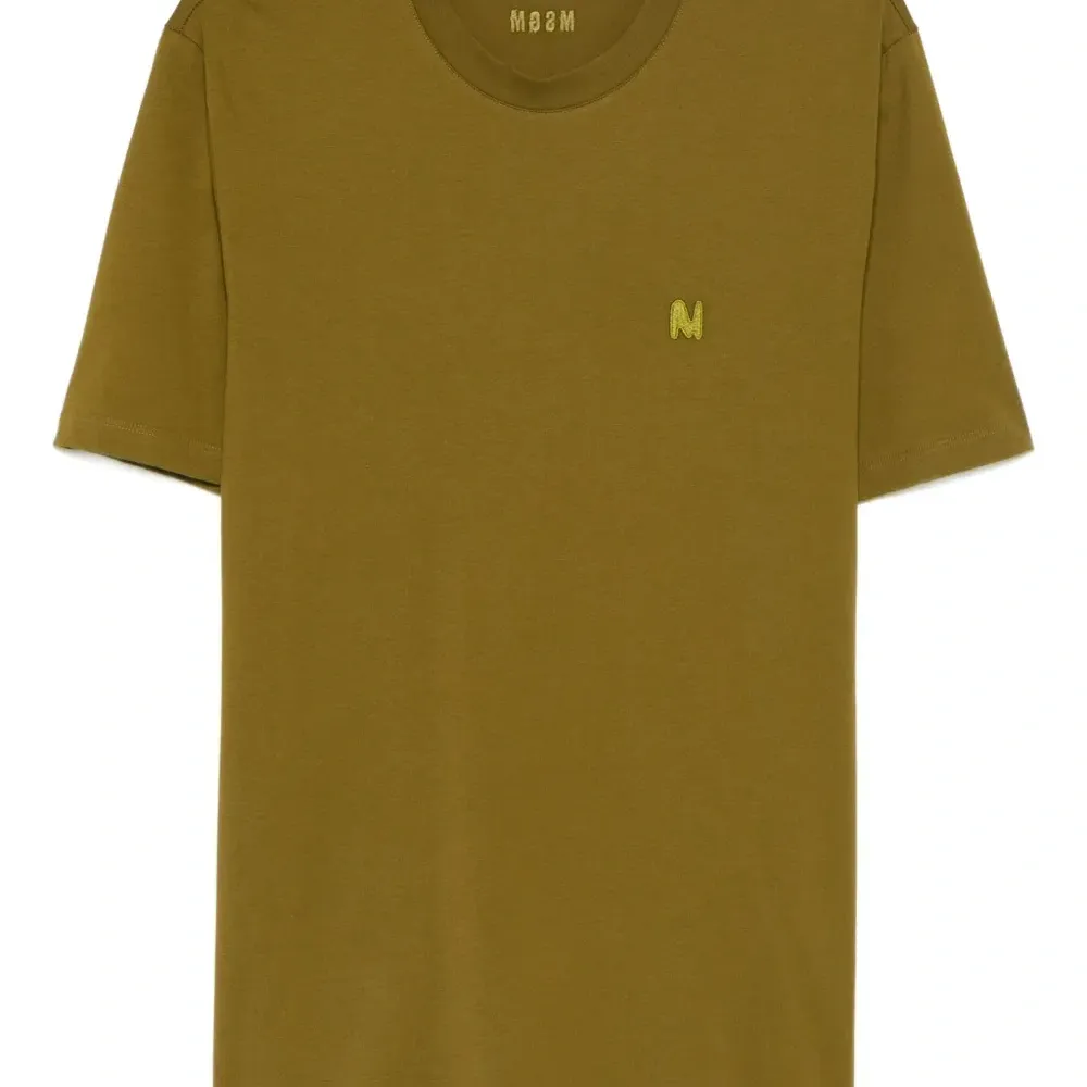 Футболка с вышитым логотипом Футболка с вышитым логотипом