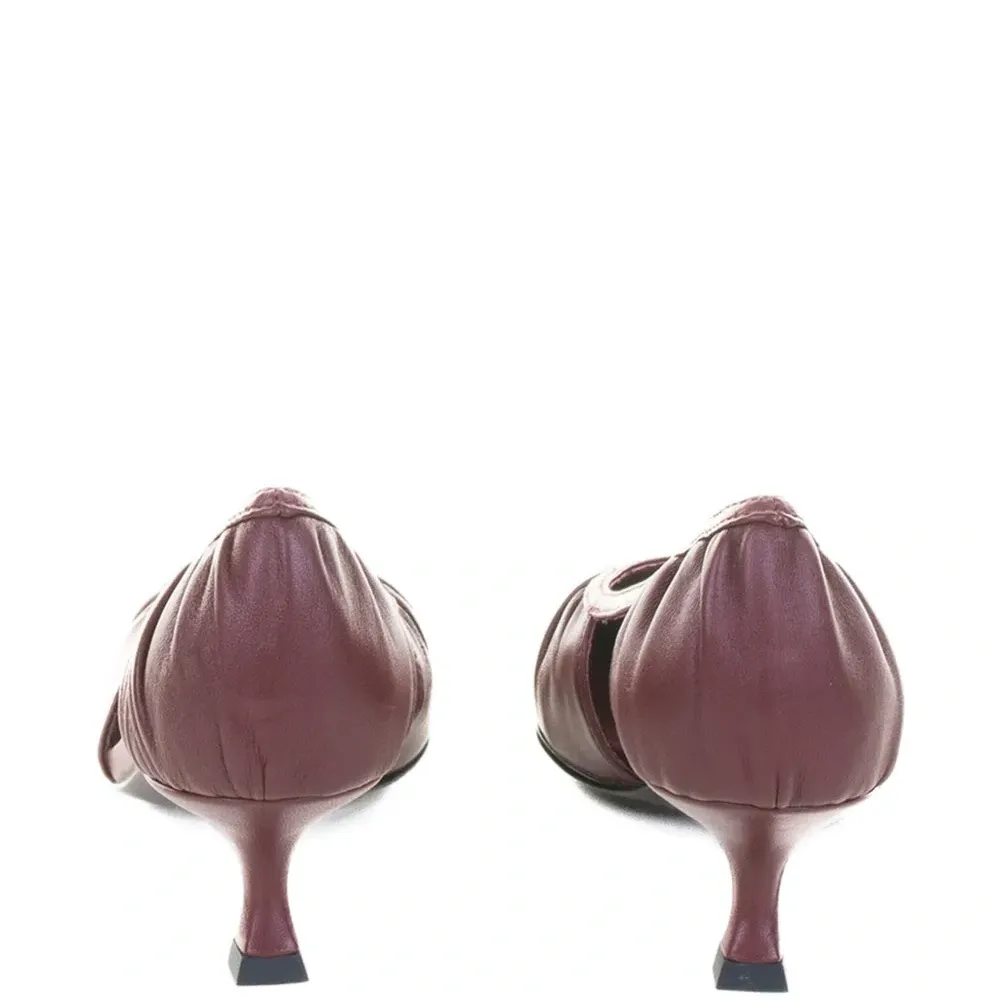 Сандалии с вырезами и присборенной отделкой