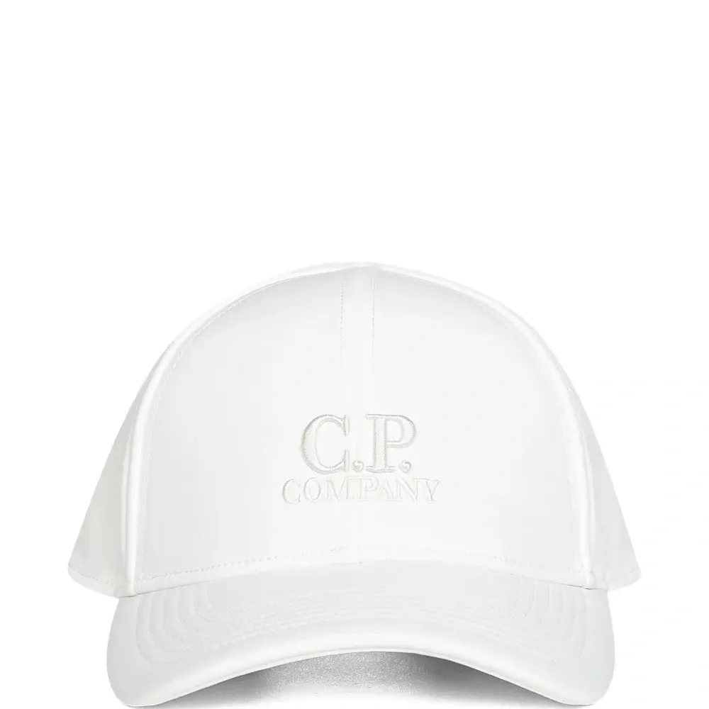 Кепка с вышитым логотипом