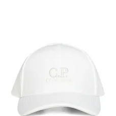 Кепка с вышитым логотипом