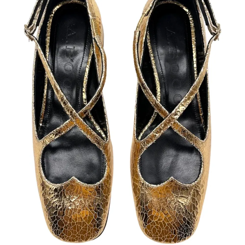 Босоножки с квадратным носком и ремешками Two for Love, каблук 25 мм Босоножки с квадратным носком и ремешками Two for Love, каблук 25 мм