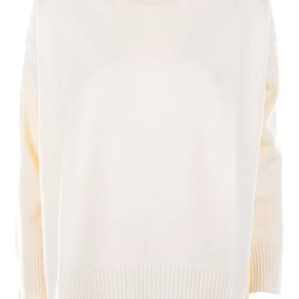 Вязаный свитер в рубчик