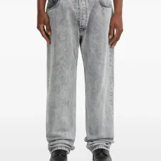 Джинсы на пуговицах