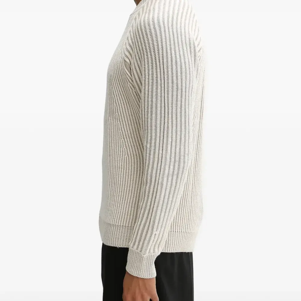 Вязаный свитер в рубчик