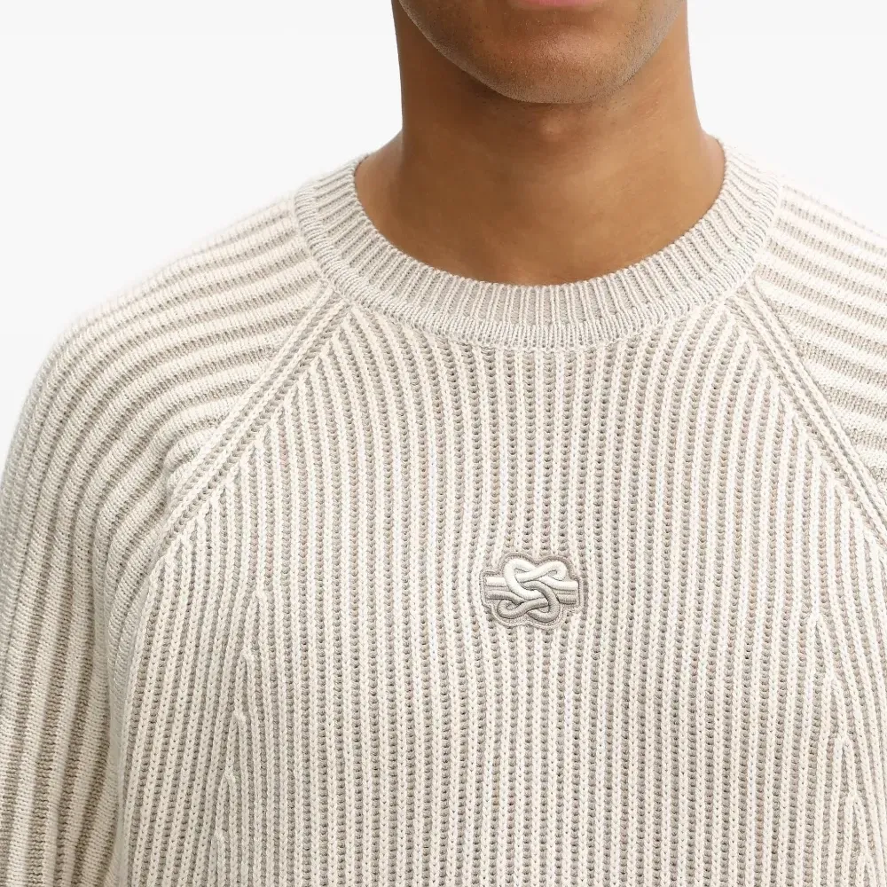 Вязаный свитер в рубчик