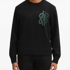 Свитер с вышитым логотипом