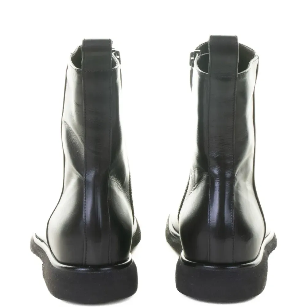 Кожаные ботинки на молнии