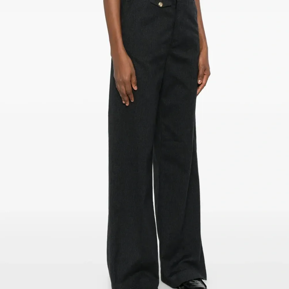 Брюки со складками