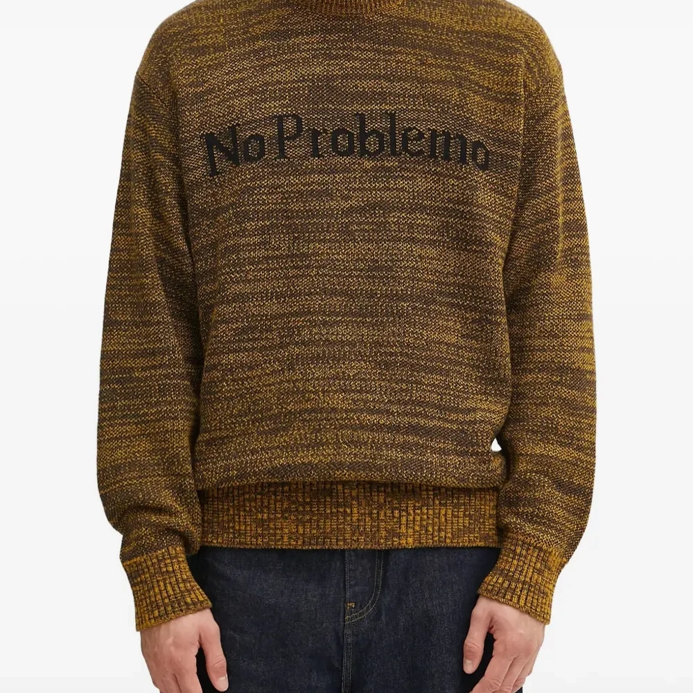 Свитер с логотипом