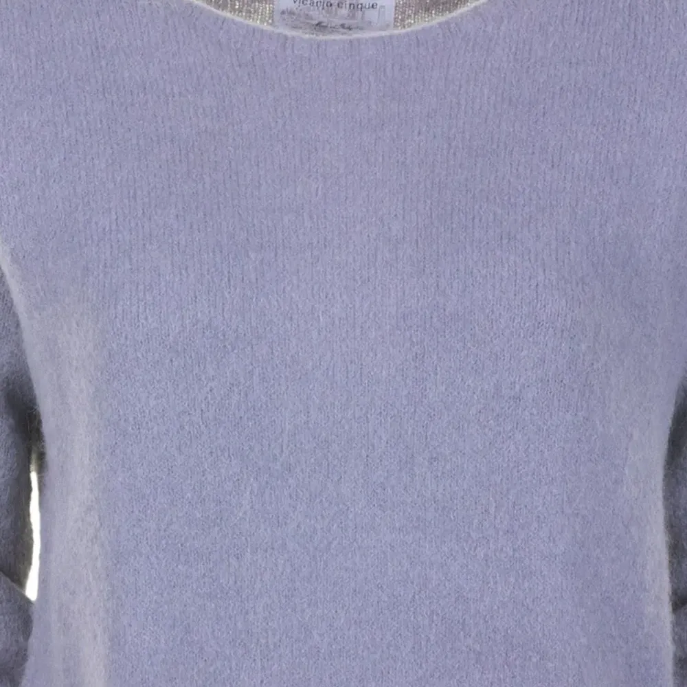 Свитер с круглым вырезом Свитер с круглым вырезом