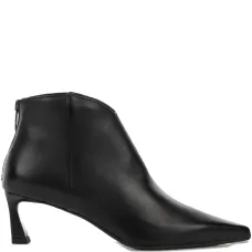 Кожаные сапоги с заострённым носком Кожаные сапоги с заострённым носком