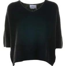 Футболка с V-образным вырезом