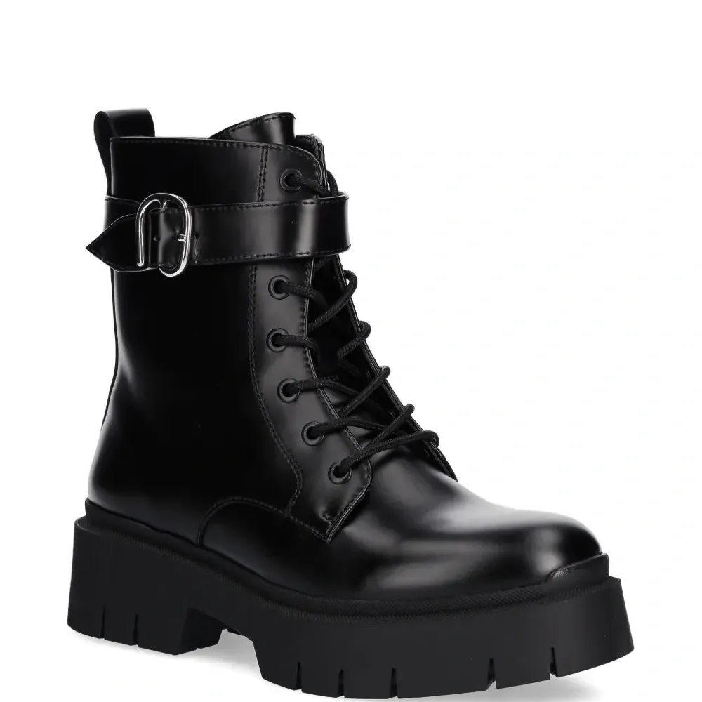 Ботинки на шнуровке