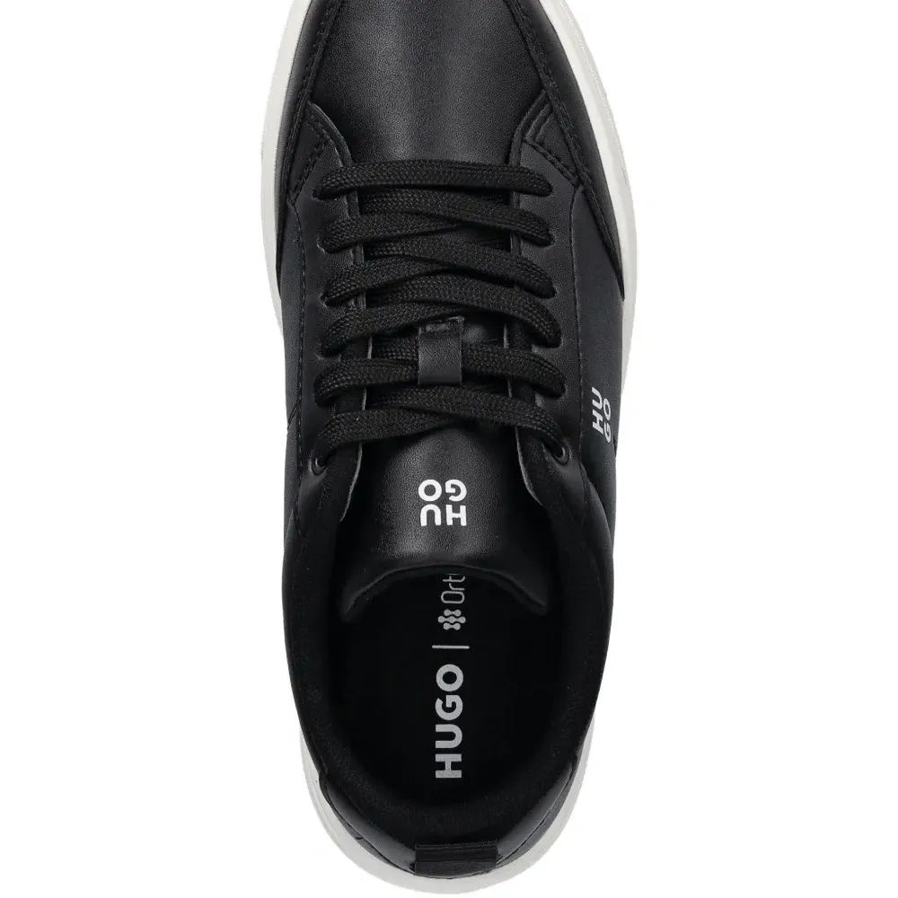 Кроссовки на шнуровке