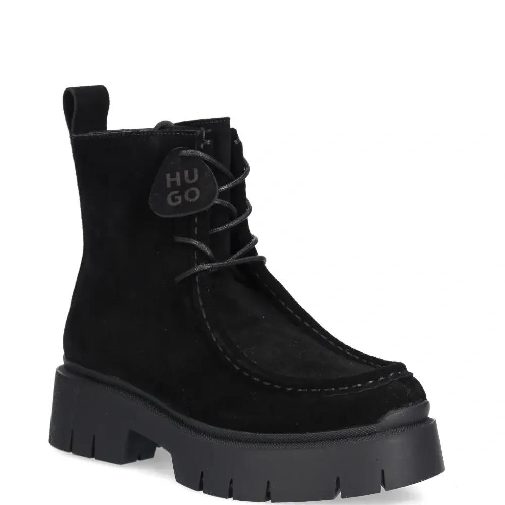 Замшевые ботинки