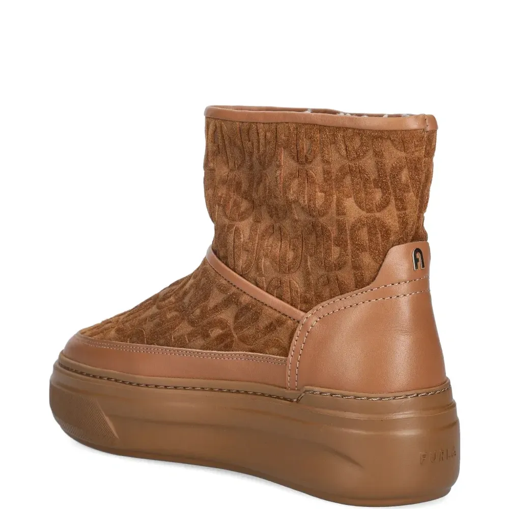 Ботинки на платформе с тиснением в виде логотипа Ботинки на платформе с тиснением в виде логотипа