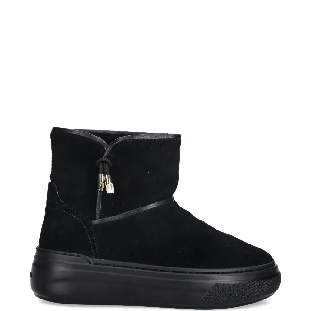 Замшевые ботильоны на каблуке