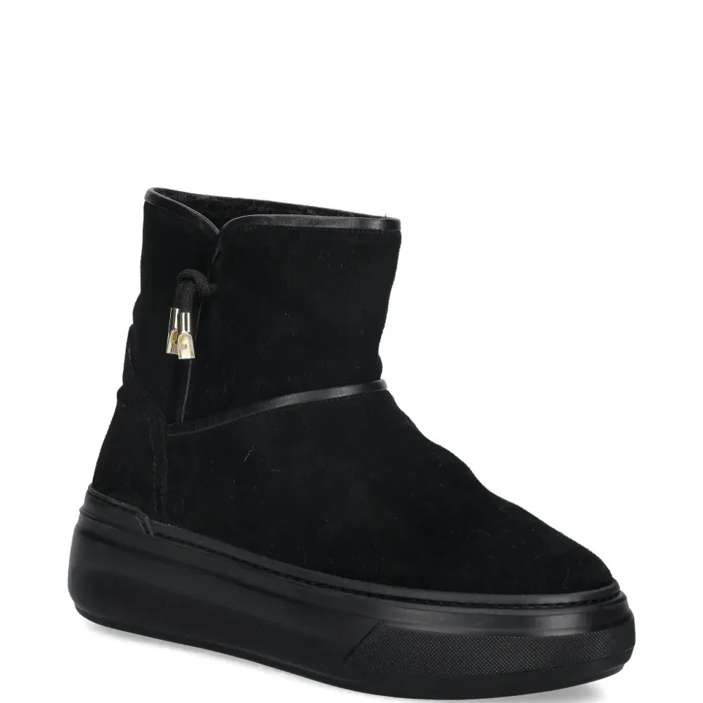 Замшевые ботильоны на каблуке