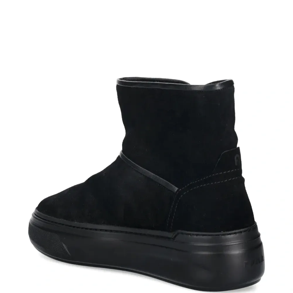 Замшевые ботильоны на каблуке