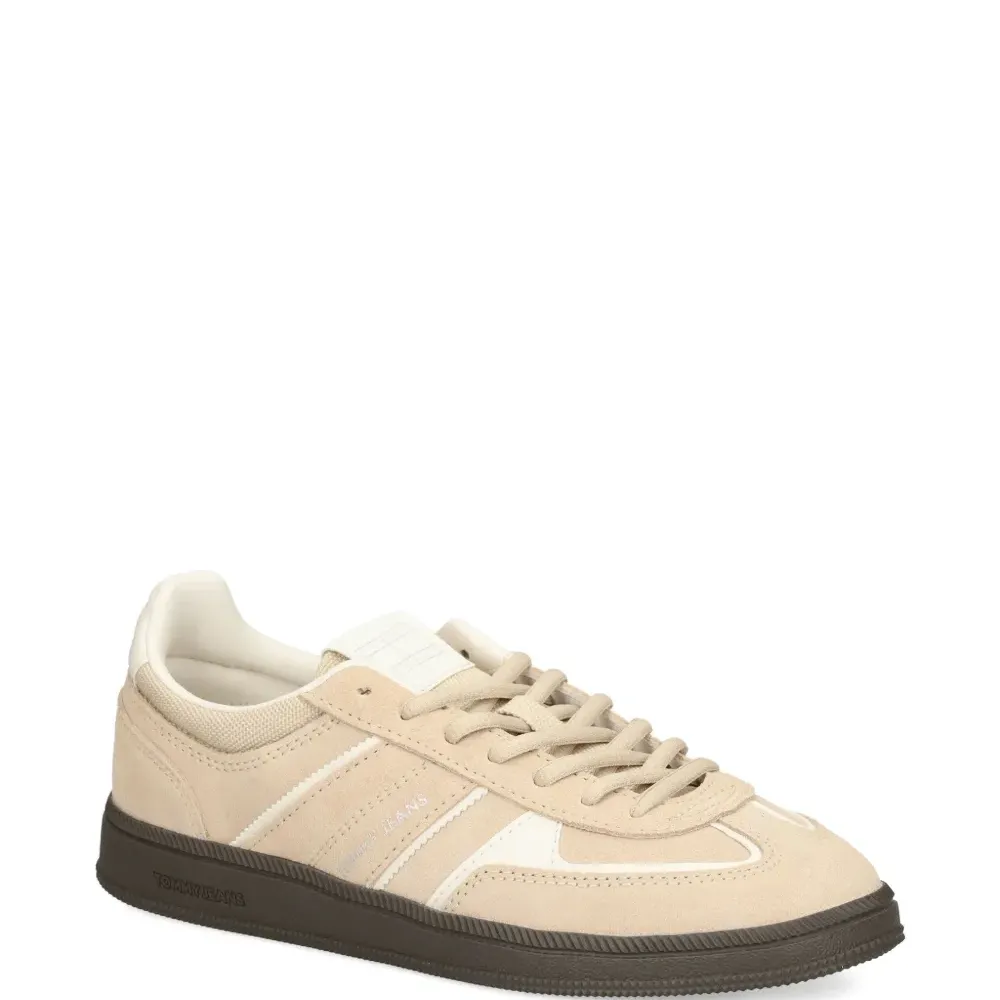 Кроссовки с полосками