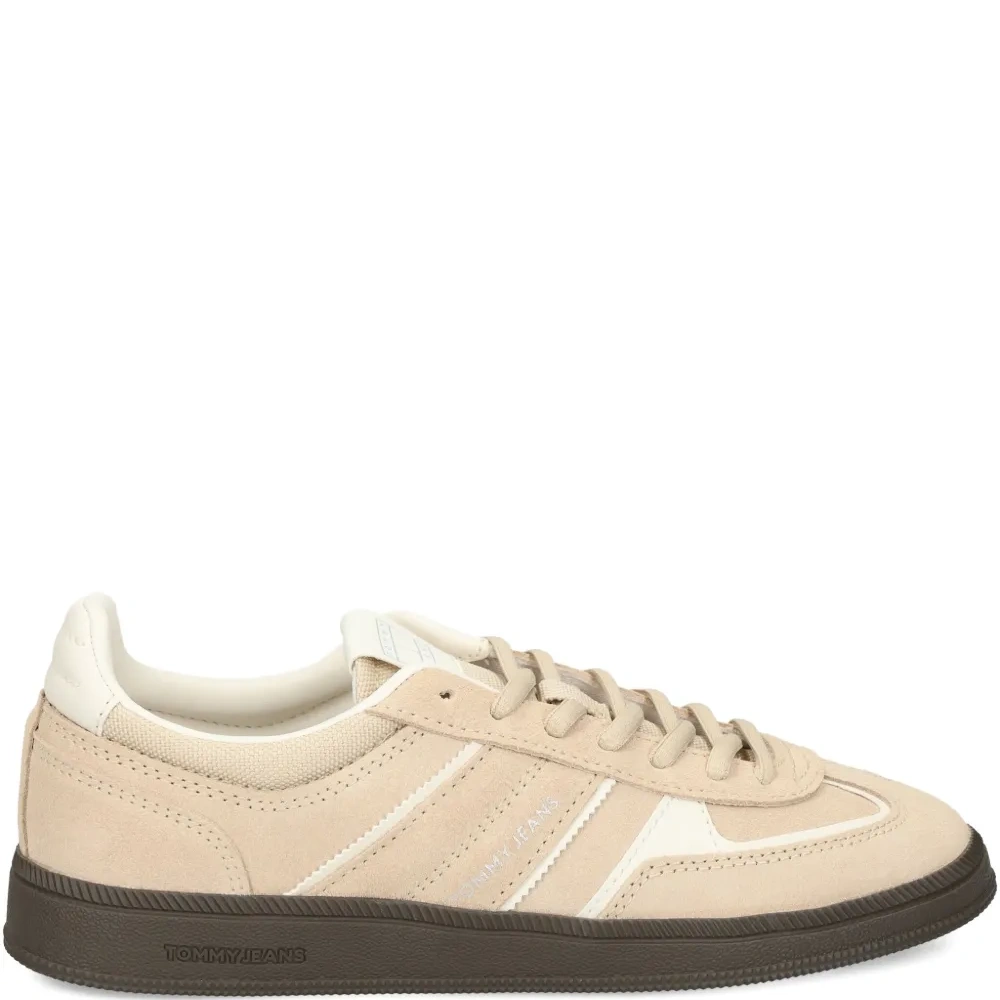 Кроссовки с полосками